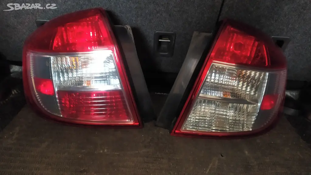 Náhled: SUZUKI Sx4 ZADNÍ SVĚTLA